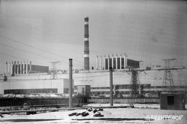 Reactor 1 and 2 at Chernobyl Nuclear Plant © Greenpeace / Stefan Füglister