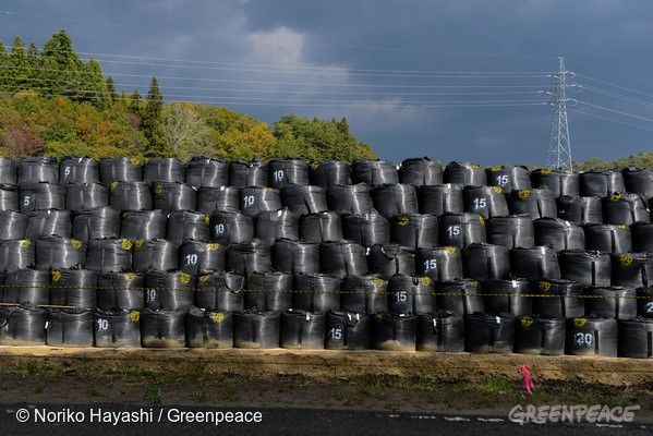 グリーンピース、東電福島第一原発事故のリスクは進行形と警告 ――福島県浪江町の除染廃棄物仮置き場で火事