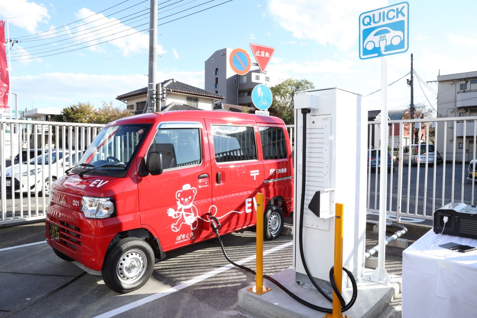 電気自動車(EV)バッテリーのリサイクルから、車に蓄電された電気を家で使うV2Hシステムまで、”破壊的変化”と呼ばれる急速な自動車の電動化の波は日本でも起きています。トヨタなどの大手自動車メーカーの決断と行動力さえあれば、新しいモビリティ・サービスとカーボンニュートラルの未来は、実現可能です。