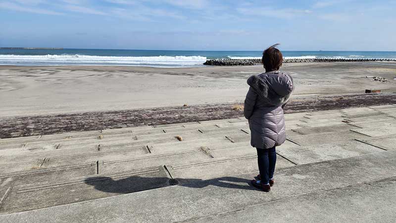 毎年家族で海水浴に来た北泉海岸。震災で周辺の宿泊施設や橋が破壊され、放射能汚染への懸念もあり、海開きに9年の歳月を要した。(佐藤さん提供)