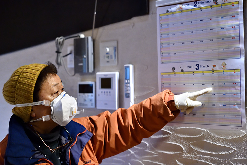 母屋のリビングには、2011年3月のカレンダーが掛ったままになっている
©Ryohei Kataoka/Greenpeace