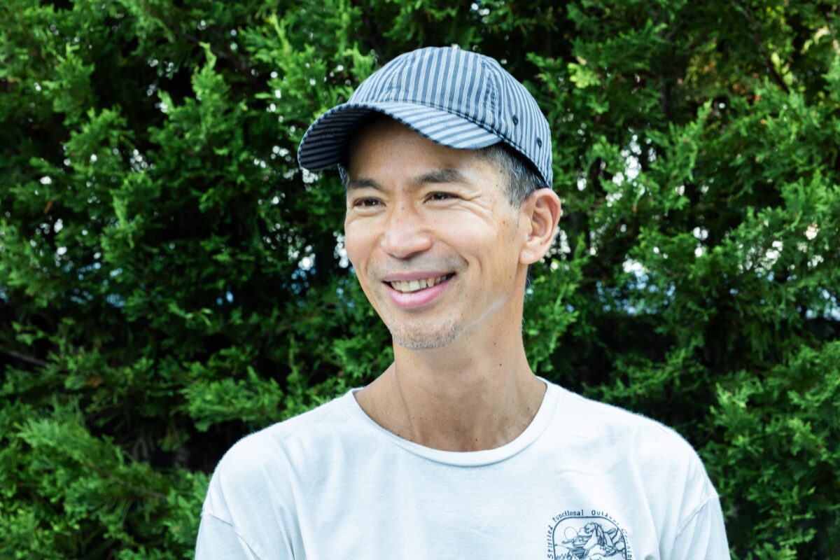 インタビューに答える四角さん