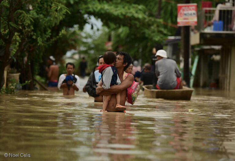 台風ヤギによる洪水。フィリピン北部ルソン島の中部ブラカン州（2024年9月）