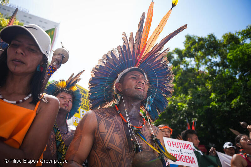 COP30の会期中に行われたブラジル先住民連合(Apib)主催の気候マーチ。ブラジル、ベレン。2025年11月17日