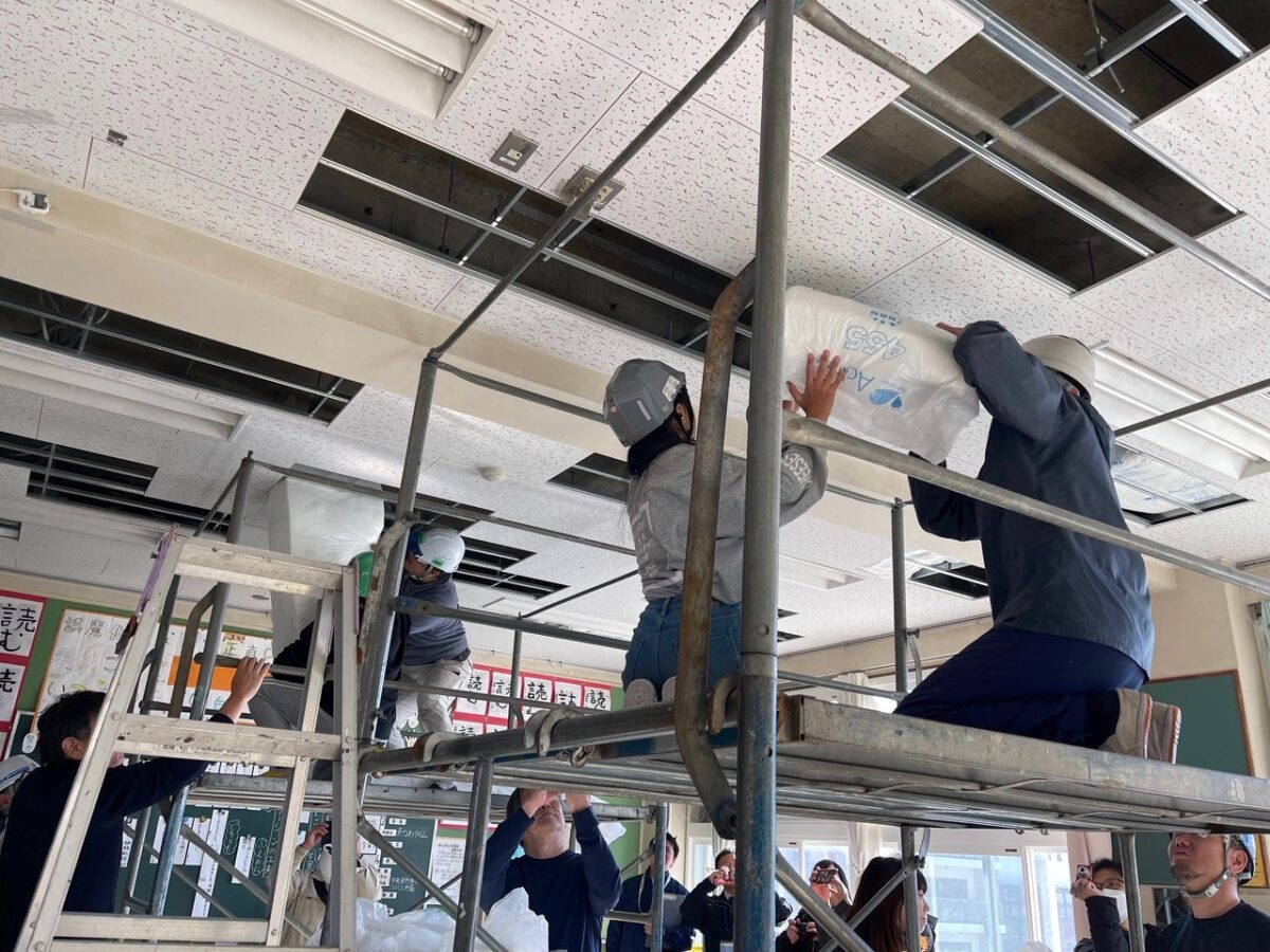 世田谷区の学校断熱ワークショップの様子(世田谷区提供)