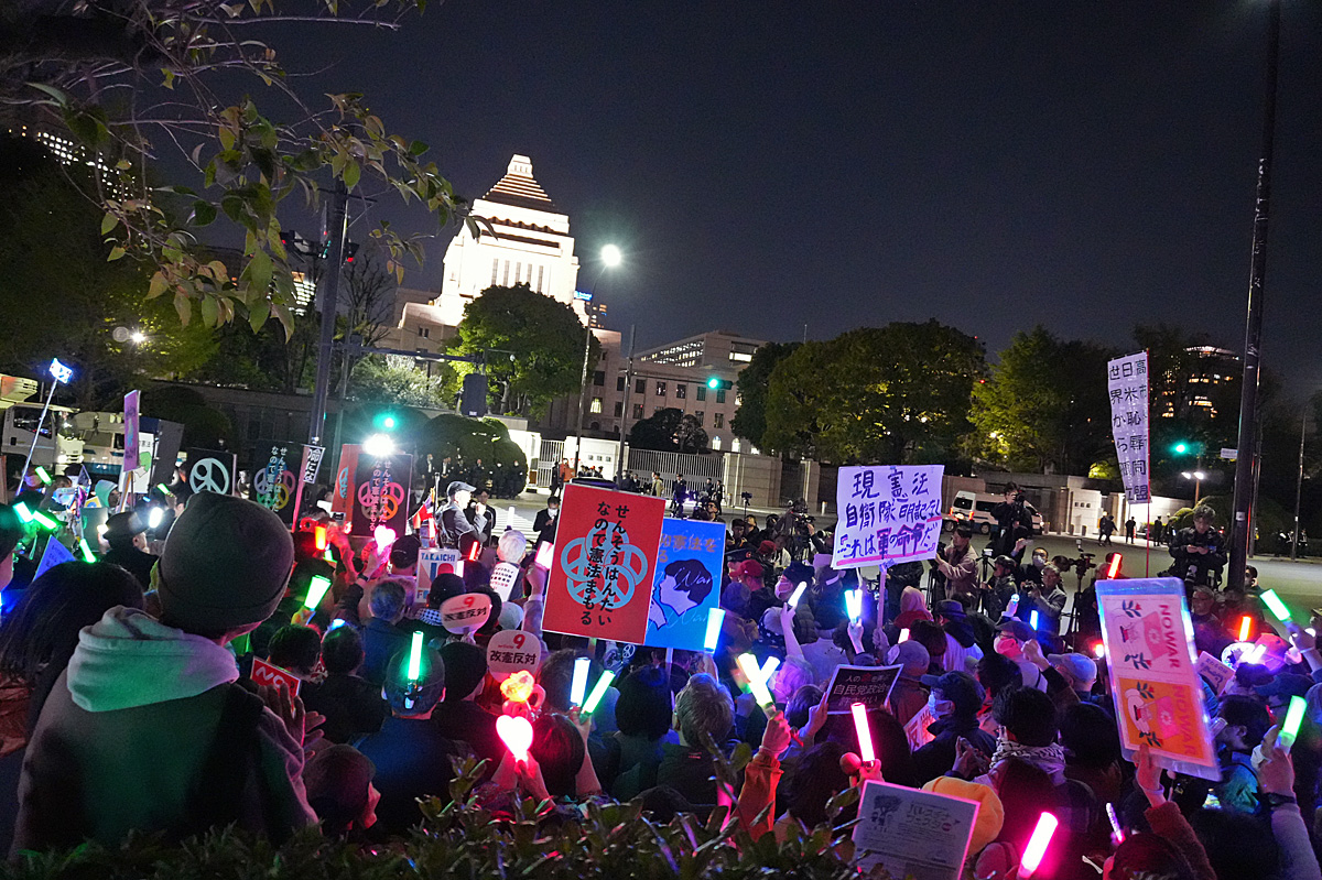 2026年4月8日に行われた「平和憲法を守るための緊急アクション」国会議事堂正門前のようす