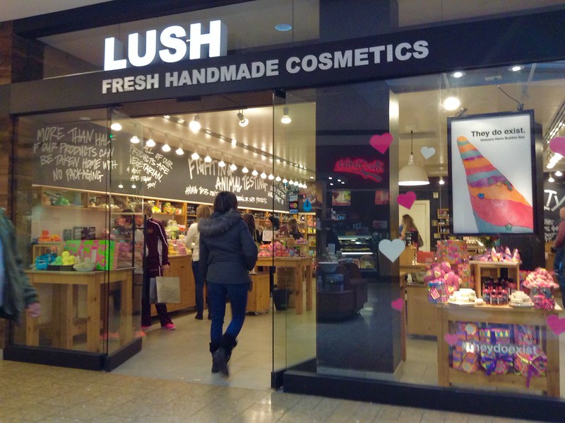 ナチュラルコスメブランドLUSHの店舗