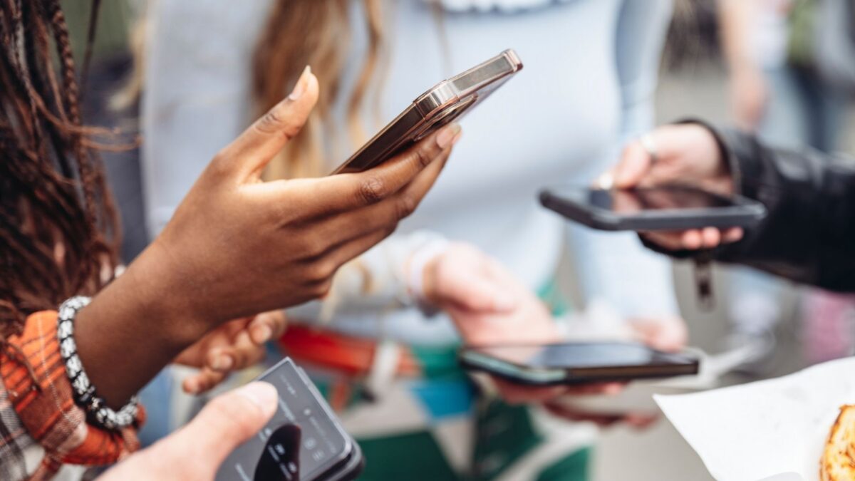 SNSでシェアや発信のイメージ