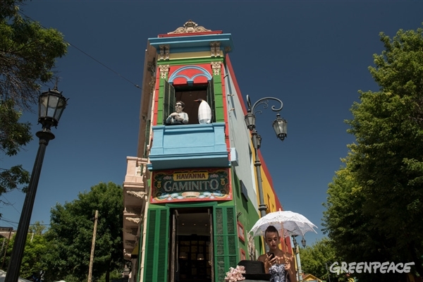 Literally hanging out at Caminito street museum in La Boca, Buenos Aires.