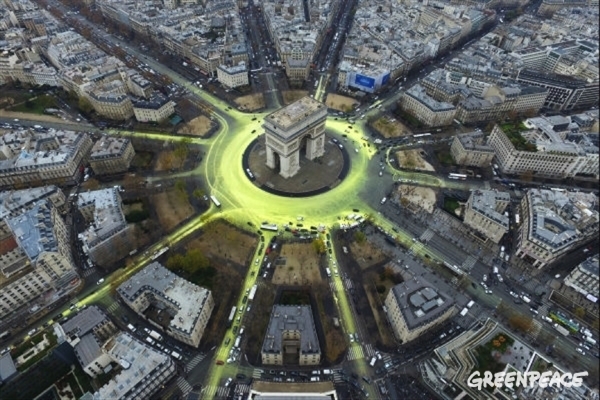 Arc de Triomphe Greenpeace Paris COP21