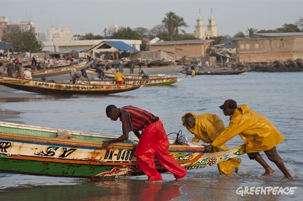 pirogues pêcheurs artisans au Sénégal