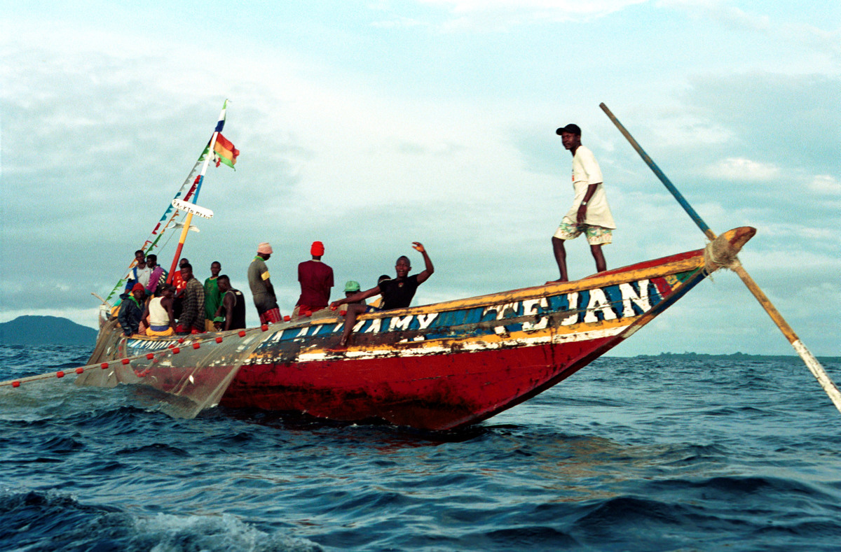 Local fishermen fishing from traditional canoes, in Sierra Leone waters. © Kate Davison
