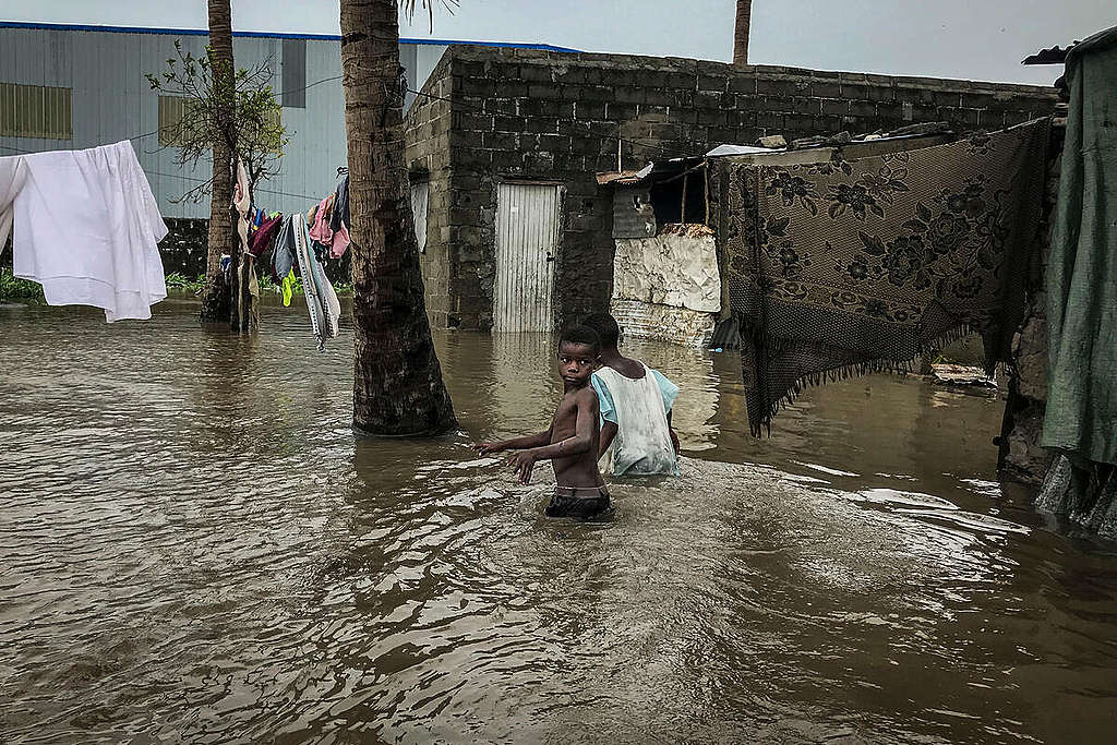 Tropical Cyclone Eloise hits Mozambique. ANDRE CATUEIRA / Greenpeace