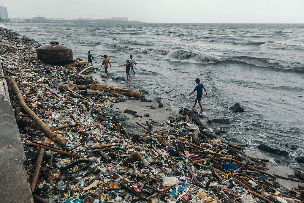 Plastic Waste in Manila Bay. © Jilson Tiu / Greenpeace
