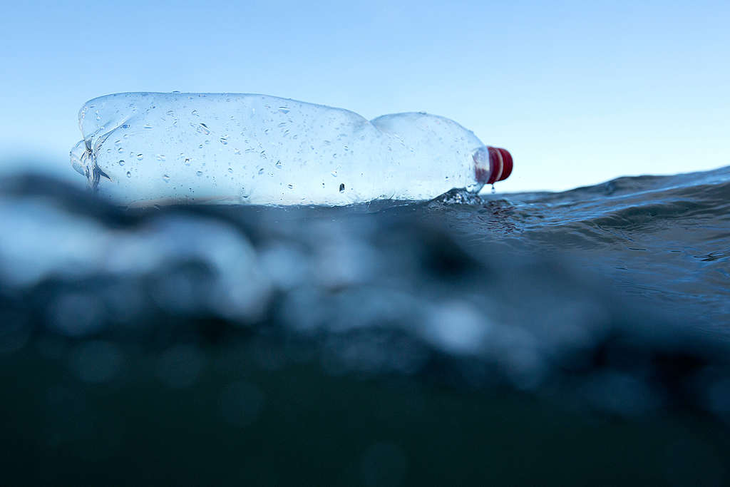 Plastic waste floating in the sea in the Firth of Forth, Scotland, sampling for plastics and volunteers taking part in the beach clean-up at Cramond Beach, Edinburgh, Scotland. © Will Rose / Greenpeace