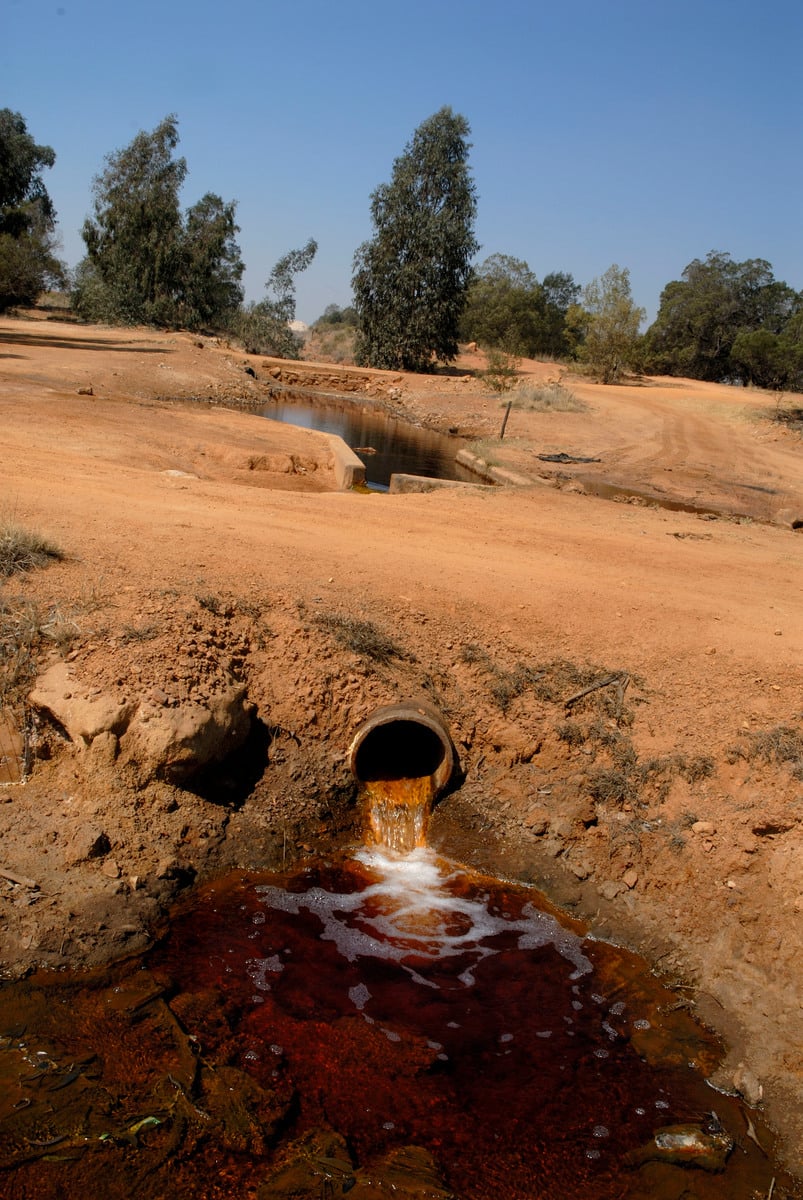What are the causes and effects of water pollution in Africa