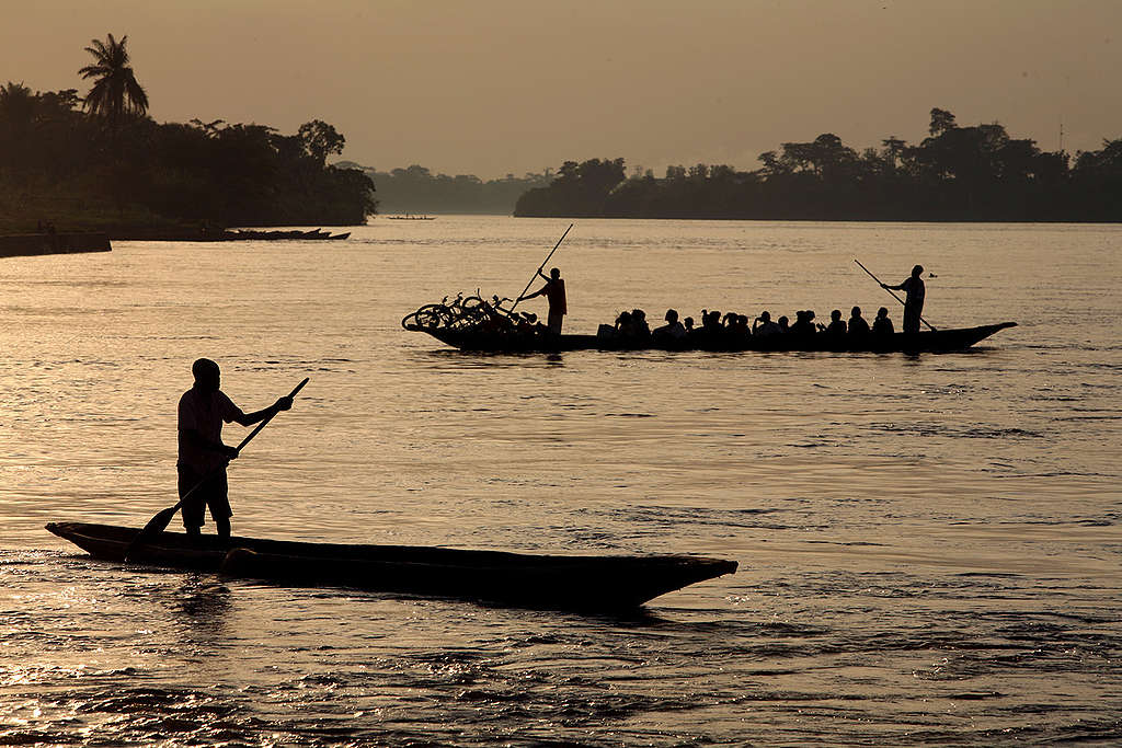 Boats on Congo River. © Greenpeace / Jiro Ose