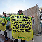 Dont insure rainforest destruction. © Greenpeace /