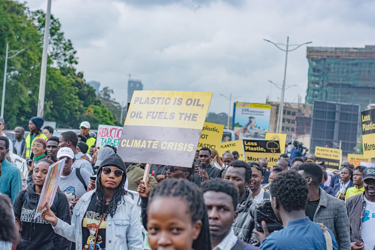 END THE AGE OF PLASTIC march with partners. © Greenpeace / Selvin Marete