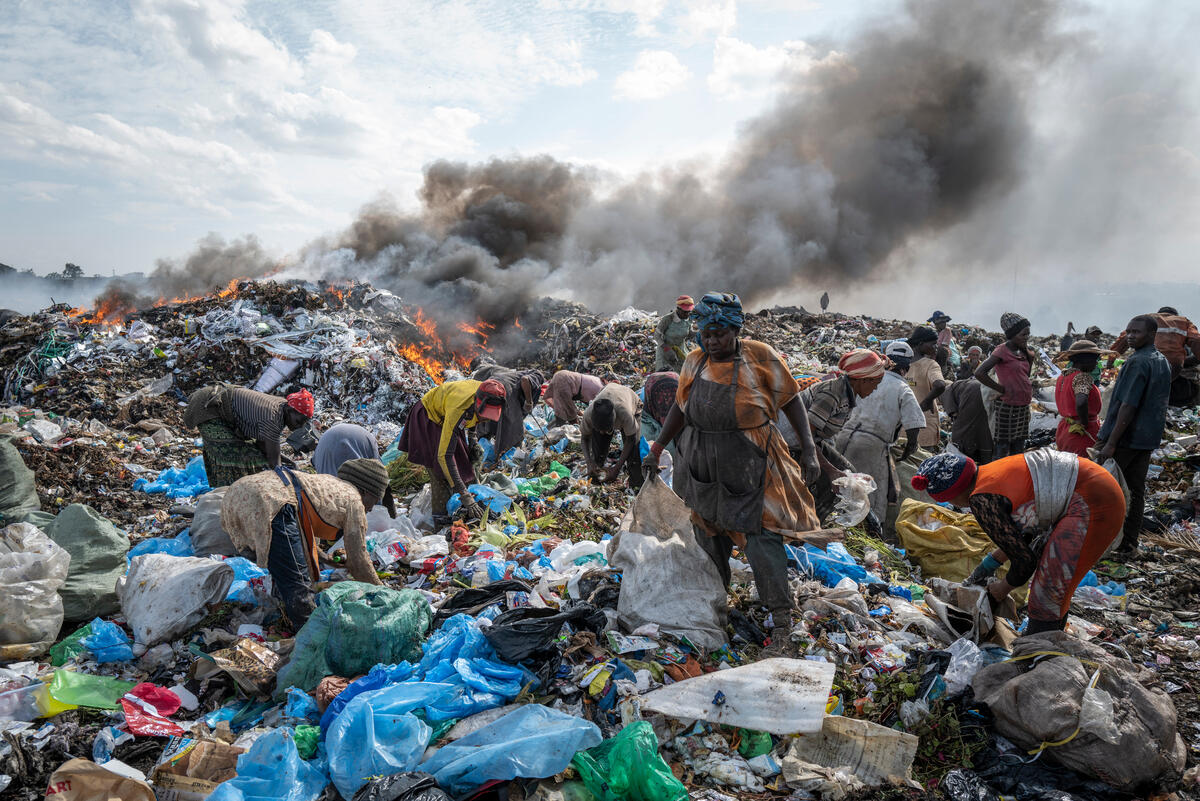 Fast Fashion Research in Kenya. © Kevin McElvaney / Greenpeace