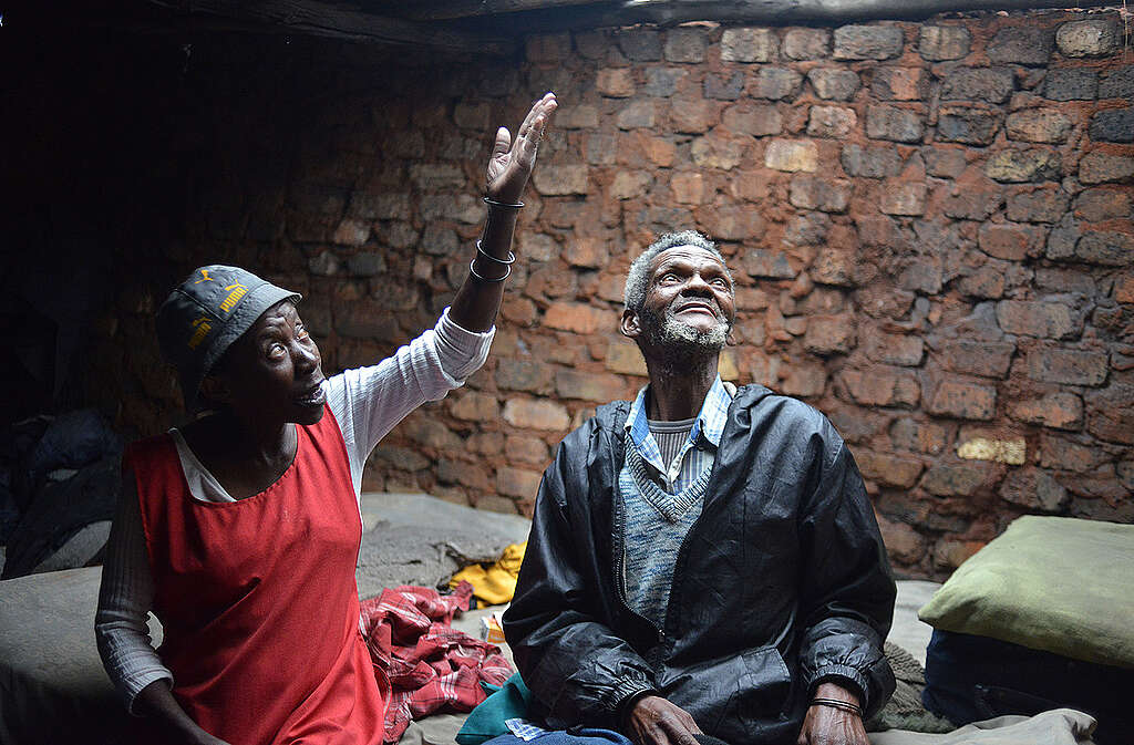 Victims in Informal Settlement in South Africa. © Mujahid Safodien / Greenpeace