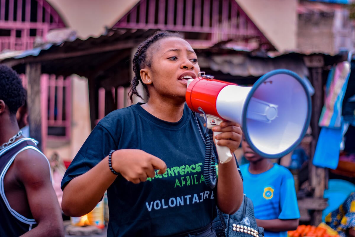 Plastic Free Holiday Activity: Cleanup & Brand Audit in Matadi, DRC. © Christian Lotutala / Greenpeace