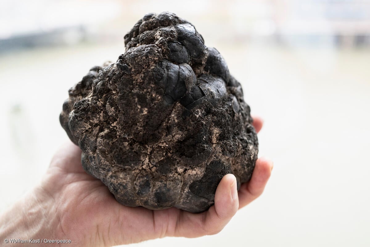 Dark oxygen discovered in the deep sea spells trouble for seabed mining industry