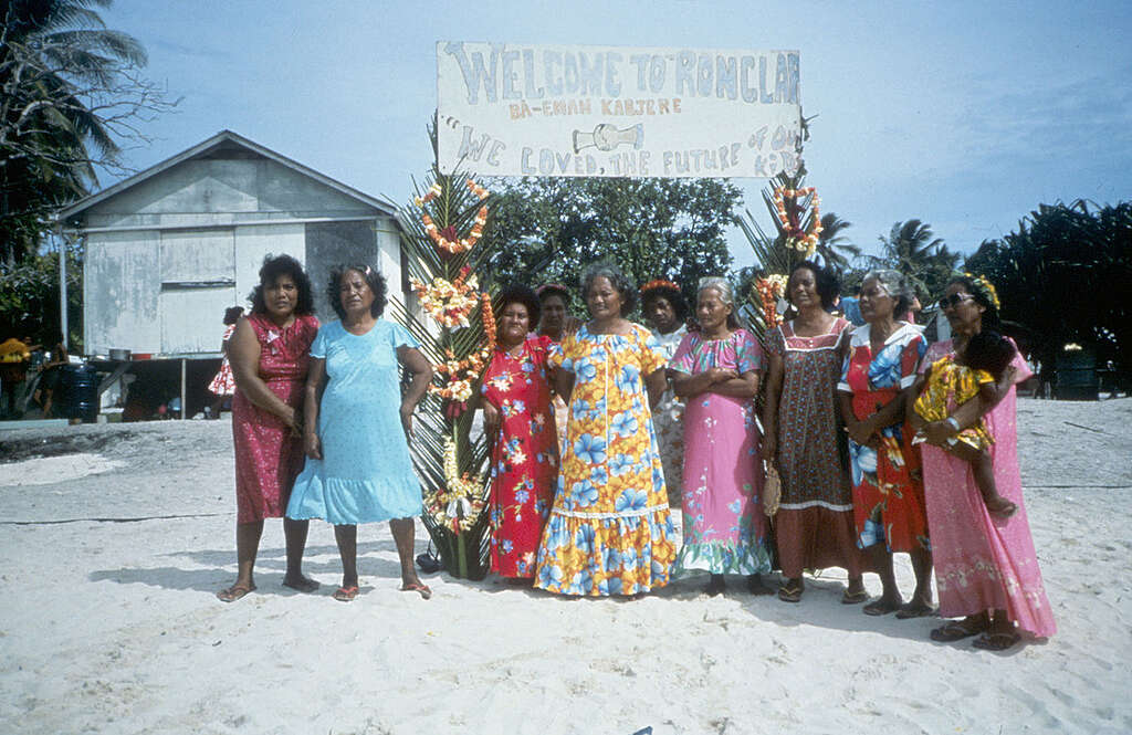 Rongelap islanders welcoming the Rainbow Warrior I.