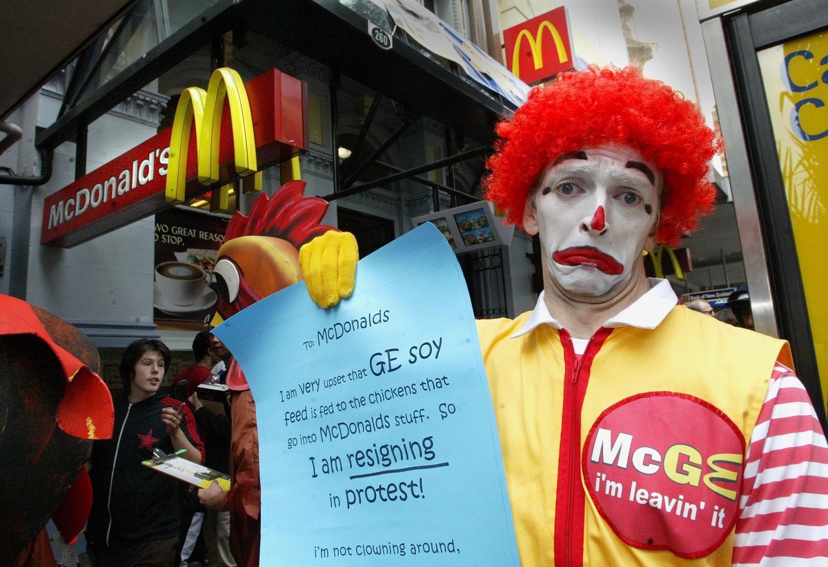 A Greenpeace activist dressed as Ronald McDonald hands in his resignation at the Queen Street branch of McDonalds in Auckland as the franchise is using chickens fed on genetically engineered (GE) soy meal. Imported GE soy feed is the biggest source of GE contamination in the New Zealand food chain. McDonalds chicken is supplied by Australian poultry giant Inghams which brings in around 50,000 tonnes of GE contaminated soy annually.