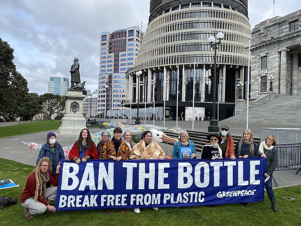 Accompanied by a giant albatross sculpture made of reclaimed plastic bottles, Greenpeace has delivered a 100,000-strong petition to parliament calling on the Government to ban single-use plastic bottles and incentivise reusable and refillable alternatives.