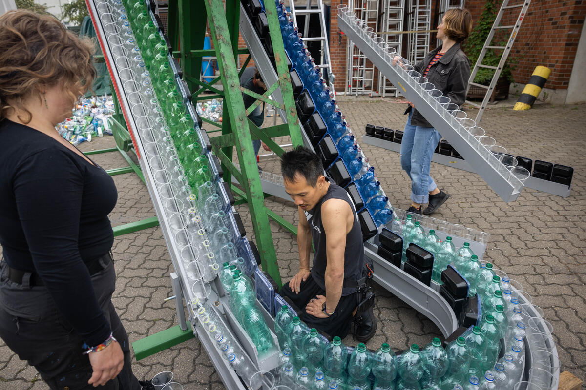 Art Installation by Benjamin Von Wong in Germany. © Daniel Müller / Greenpeace