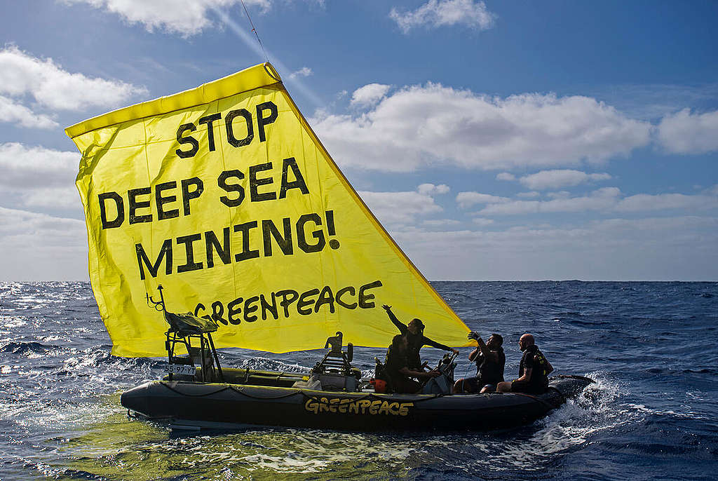 Protest against Deep Sea Mining in the Pacific. © Marten van Dijl / Greenpeace Protest against Deep Sea Mining in the Pacific. © Marten van Dijl / Greenpeace