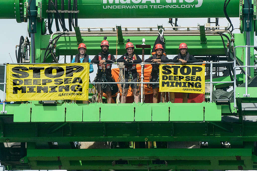 Greenpeace International activists from around the world have paddled and protested around MV COCO, a specialized offshore drilling vessel currently collecting data for deep sea mining frontrunner, The Metals Company, on its last expedition before it files the world’s first ever application to mine the seabed in the Pacific Ocean.