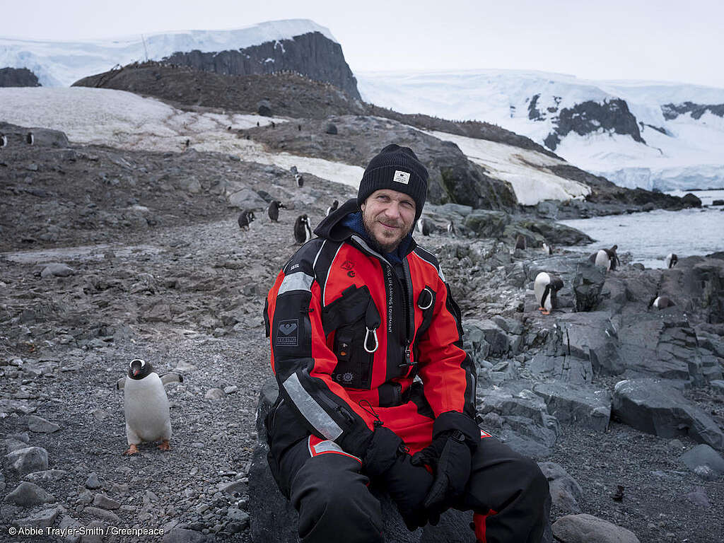 Gustaf Skarsgård visits Trinity Island with Greenpeace to observe penguins and whale identification work. 