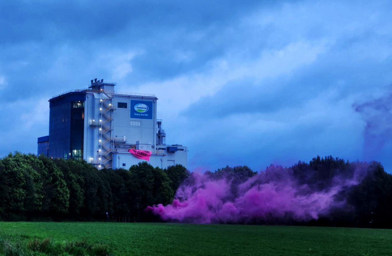 Greenpeace activists scaled Fonterra’s Te Rapa dairy processing factory, unfurling a 160 square metre banner reading ‘Fonterra’s methane cooks the climate.’