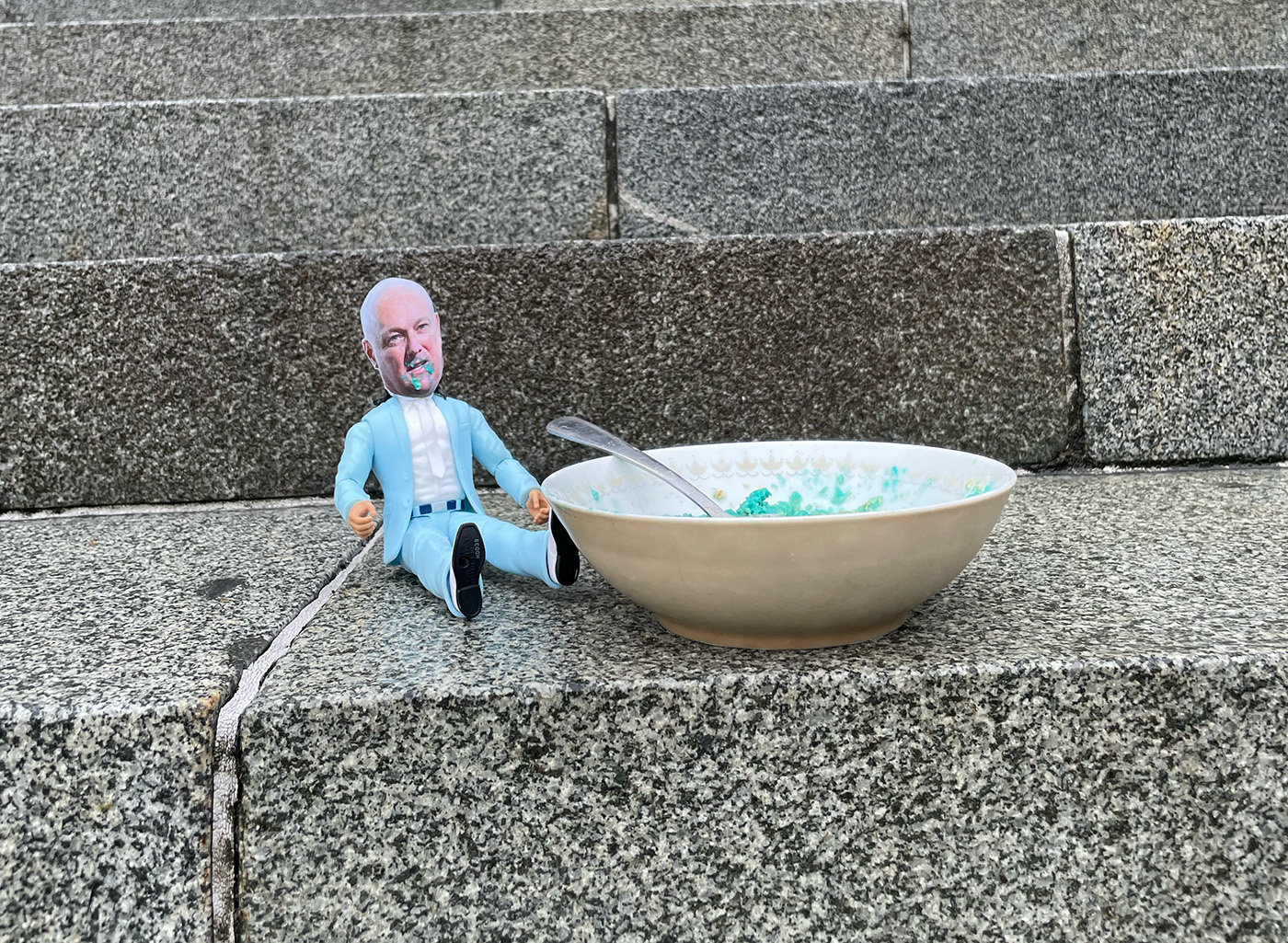 The “Prime Minister” enjoyed a bowl of pretend poisonous porridge on parliament steps with Greenpeace. The breakfast a attended by a Christopher Luxon lookalike, was to highlight the New Zealand Government’s proposal to raise the legal limit of glyphosate residues allowed in staple grains like wheat, oats and barley - from 0.1 mg/kg to 10 mg/kg - a 100-fold increase.