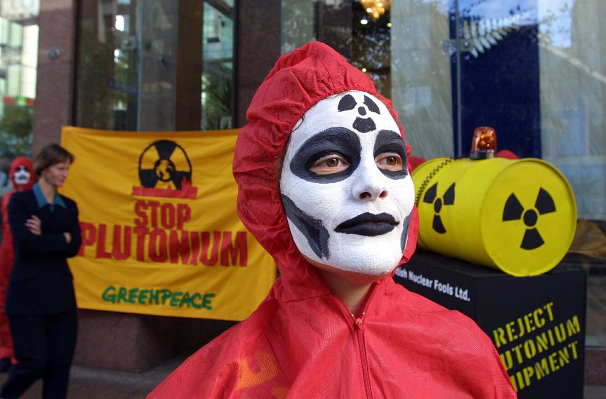 Anti Nuclear Protest at British Consulate in New Zealand. © Greenpeace / Fotopress