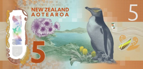 The NZ five dollar bill, featuring the hoiho