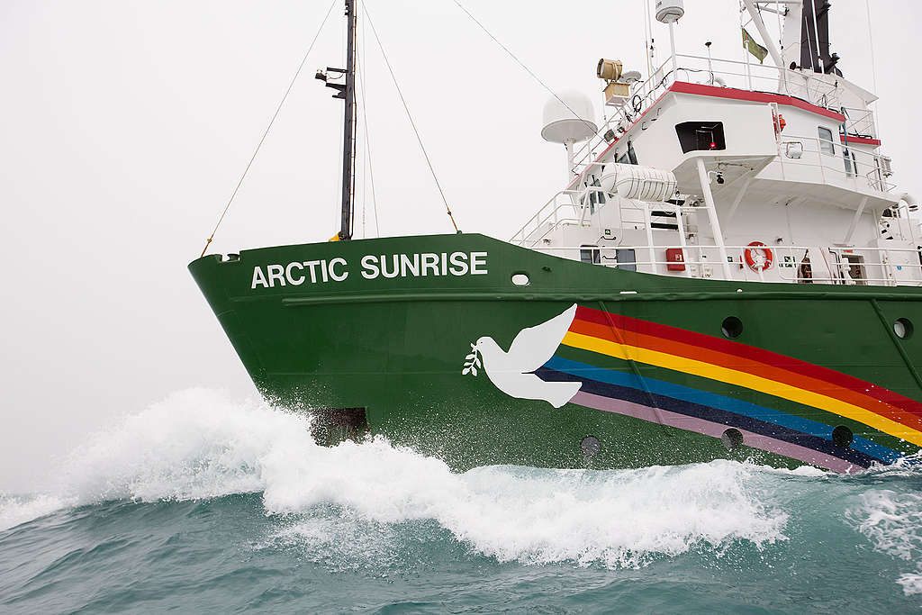 Barco Arctic Sunrise en el ártico
