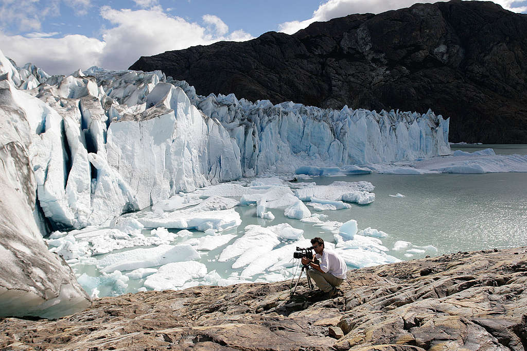 Santa Cruz, Argentina. Marzo 06/2008 Parque nacional Los Glaciares. Campaña de cambio climatico de Greenpeace en el Glaciar Viedma.