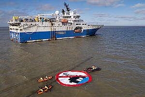 Protest Against Seismic Ship in Uruguay. © Maximiliano Gutiérrez / Greenpeace