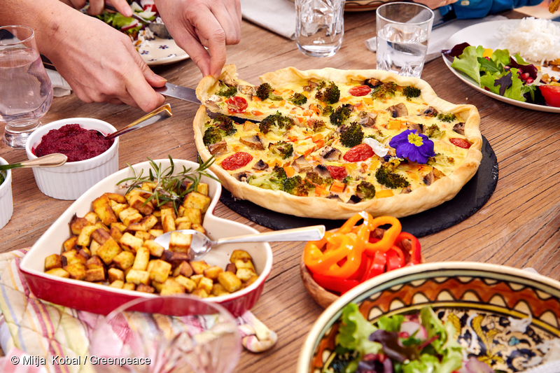 Variedad de comida vegetariana. Variedad de comida vegetariana.
