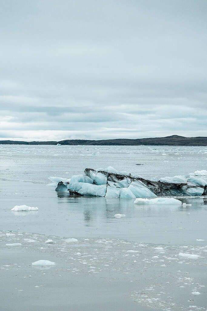 Iceberg cerca del glaciar Svea en el Círculo Polar Ártico. © Bianca Vitale / Greenpeace