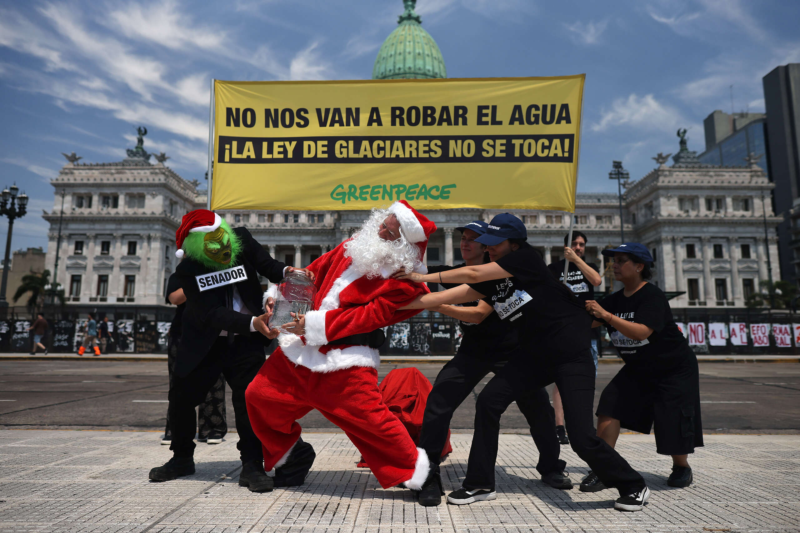 “Sin agua, no hay navidad feliz”, la llamativa propuesta de Greenpeace en el Congreso