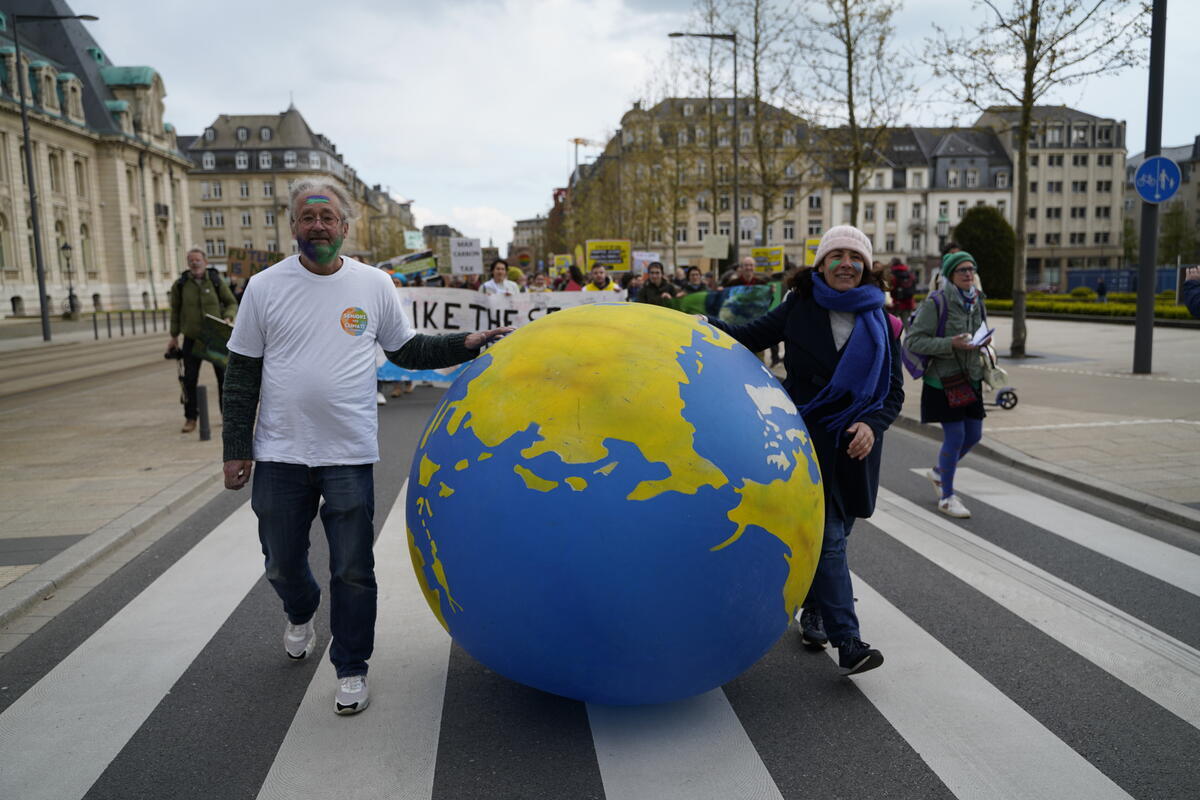 Earth Day March in Luxembourg. © Frederic Meys / Greenpeace