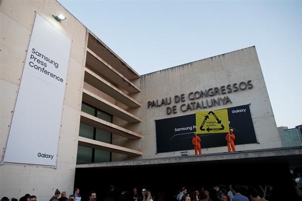 Action de Greenpeace lors du Mobile World Congress