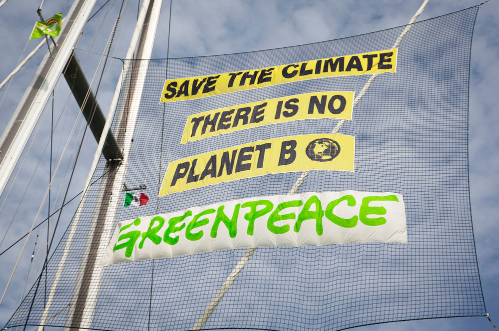 Гринпис страны. Баннер Гринпис. Greenpeace картинки. Плакат Гринпис Планета. Гринпис первое фото.