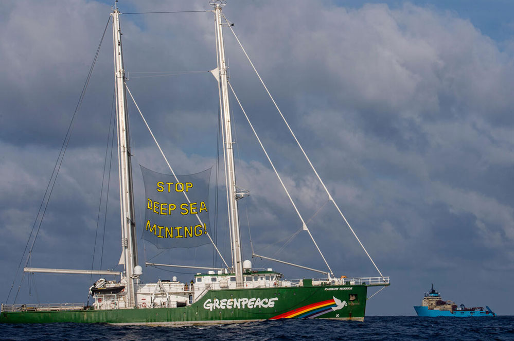 Acties diepzeemijnbouw: de Rainbow Warrior zet koers richting thuishaven