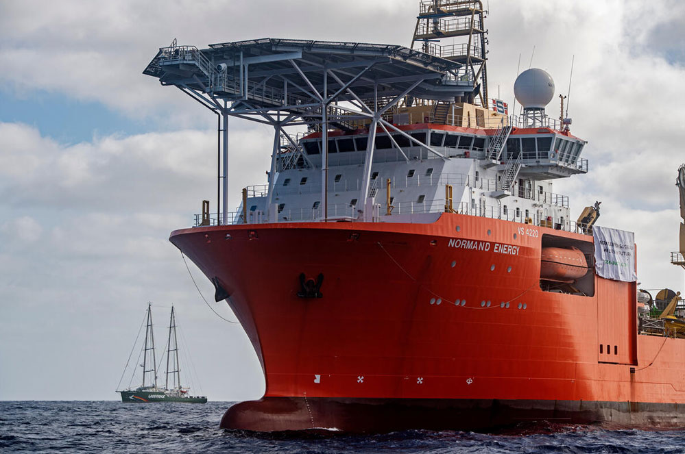 Rainbow Warrior in actie tegen diepzeemijnbouw in de Stille Oceaan