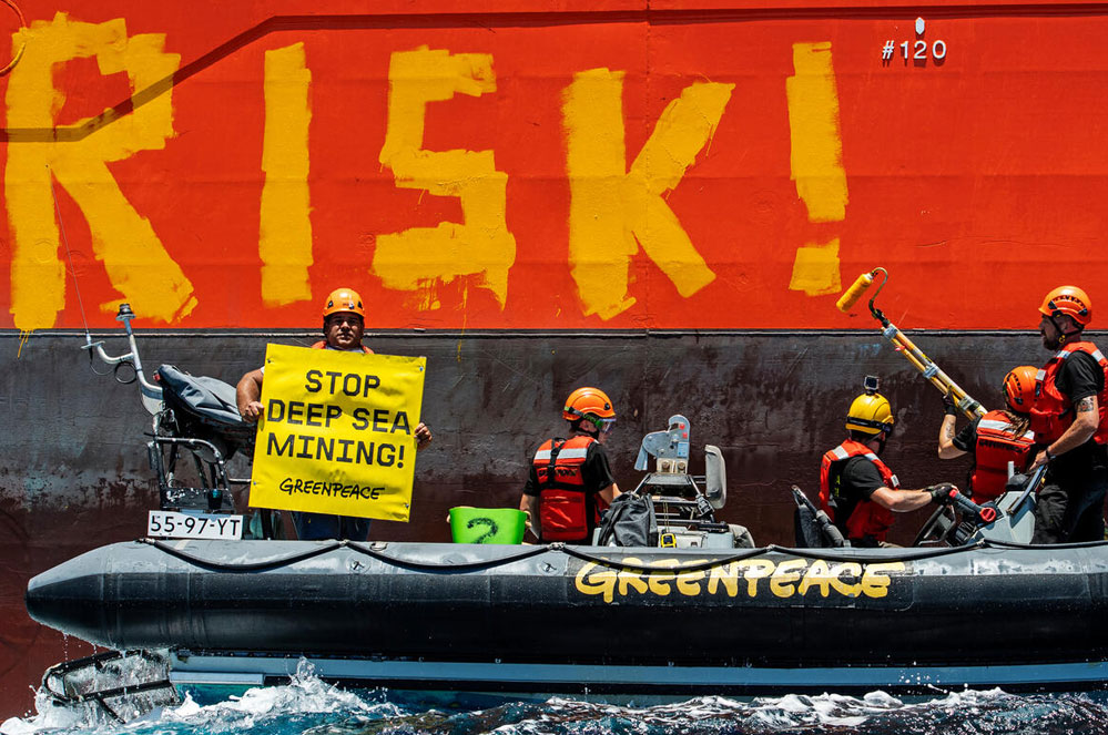 Actions dans le Pacifique et à Bruxelles : Greenpeace ramène le fond des océans devant chez le ministre Van Quickenborne
